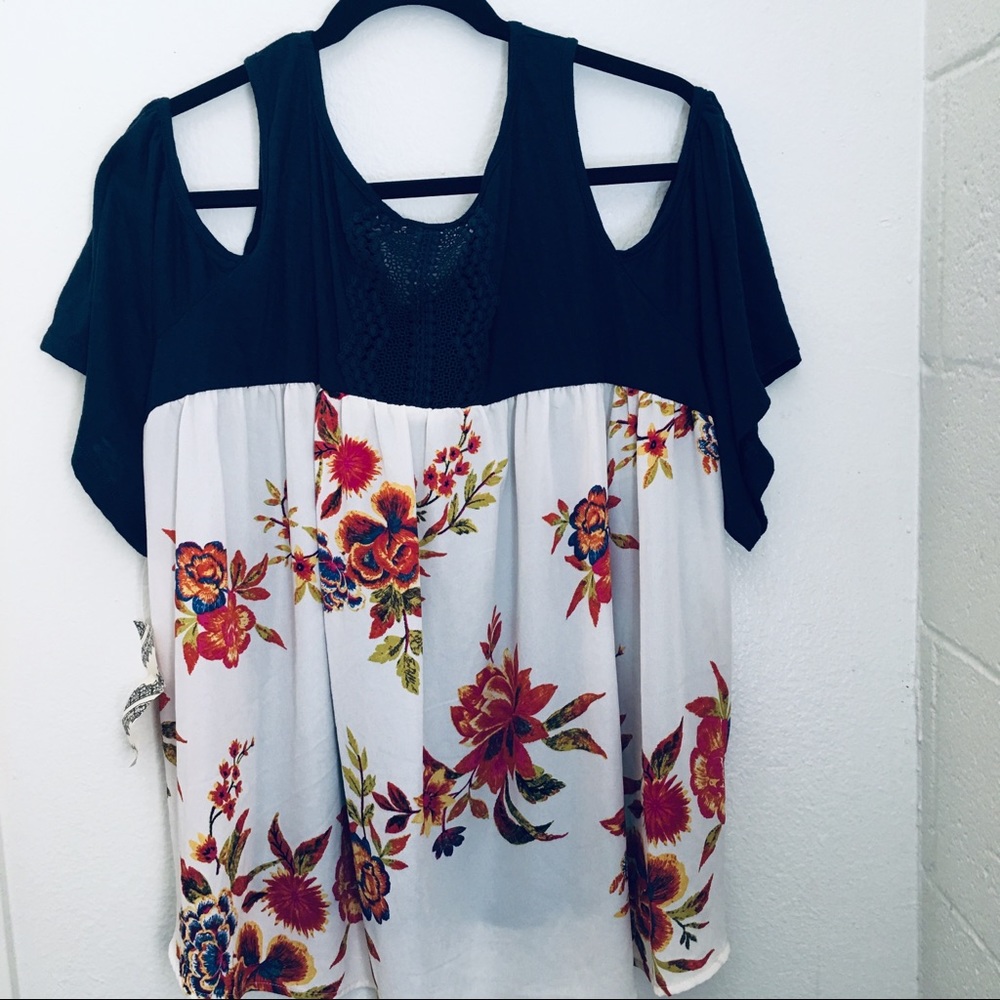 NWT CUTE SUMMER TOP ♥️